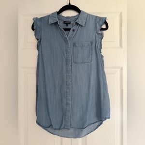 Who What Wear Light Blue Sleeveless Button Down Shirt